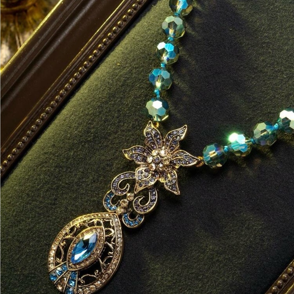 Exquisite Blue and Gold Floral Pendant Necklace